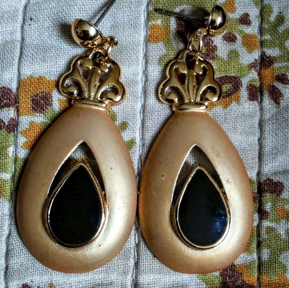 Gold tone Black tear drop dangling Earrings